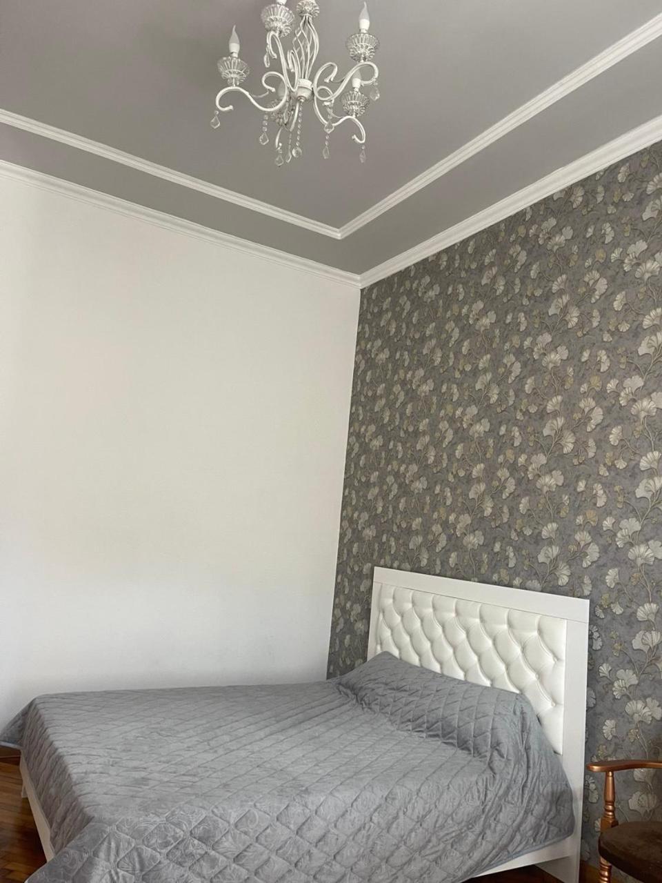 Newtone Apartment Chernivtsi Bagian luar foto