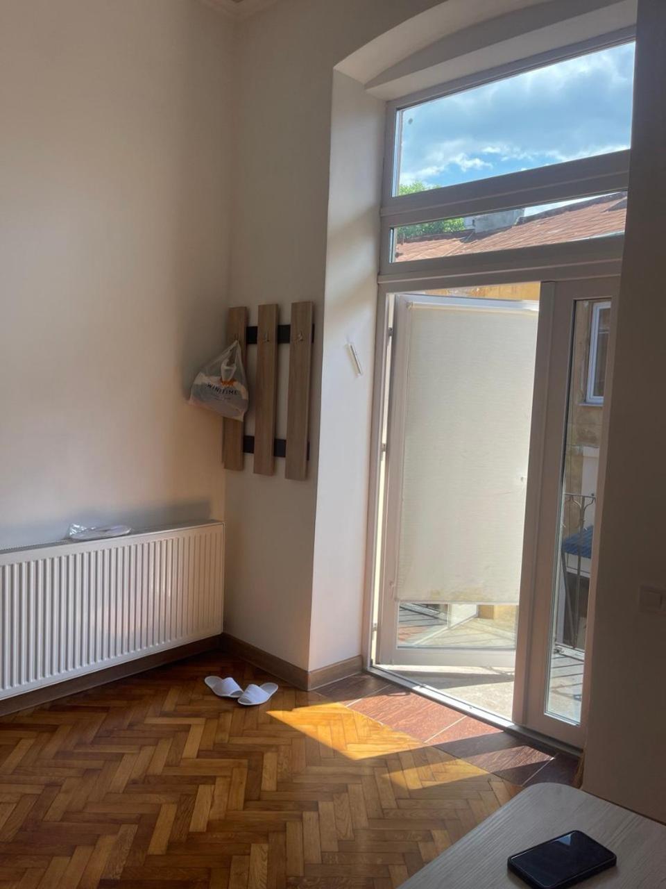 Newtone Apartment Chernivtsi Bagian luar foto