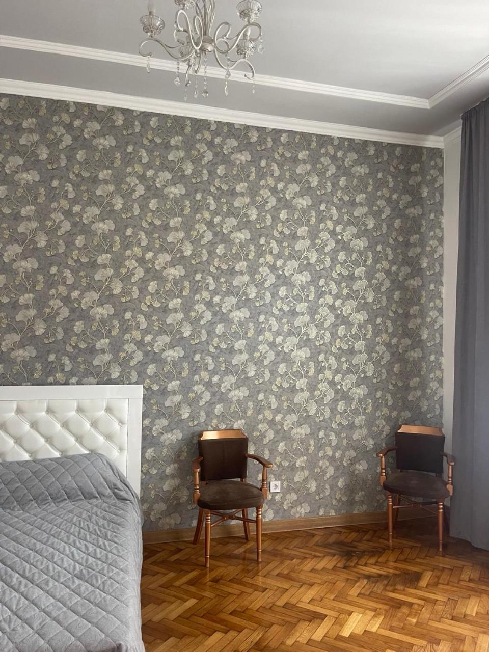Newtone Apartment Chernivtsi Bagian luar foto