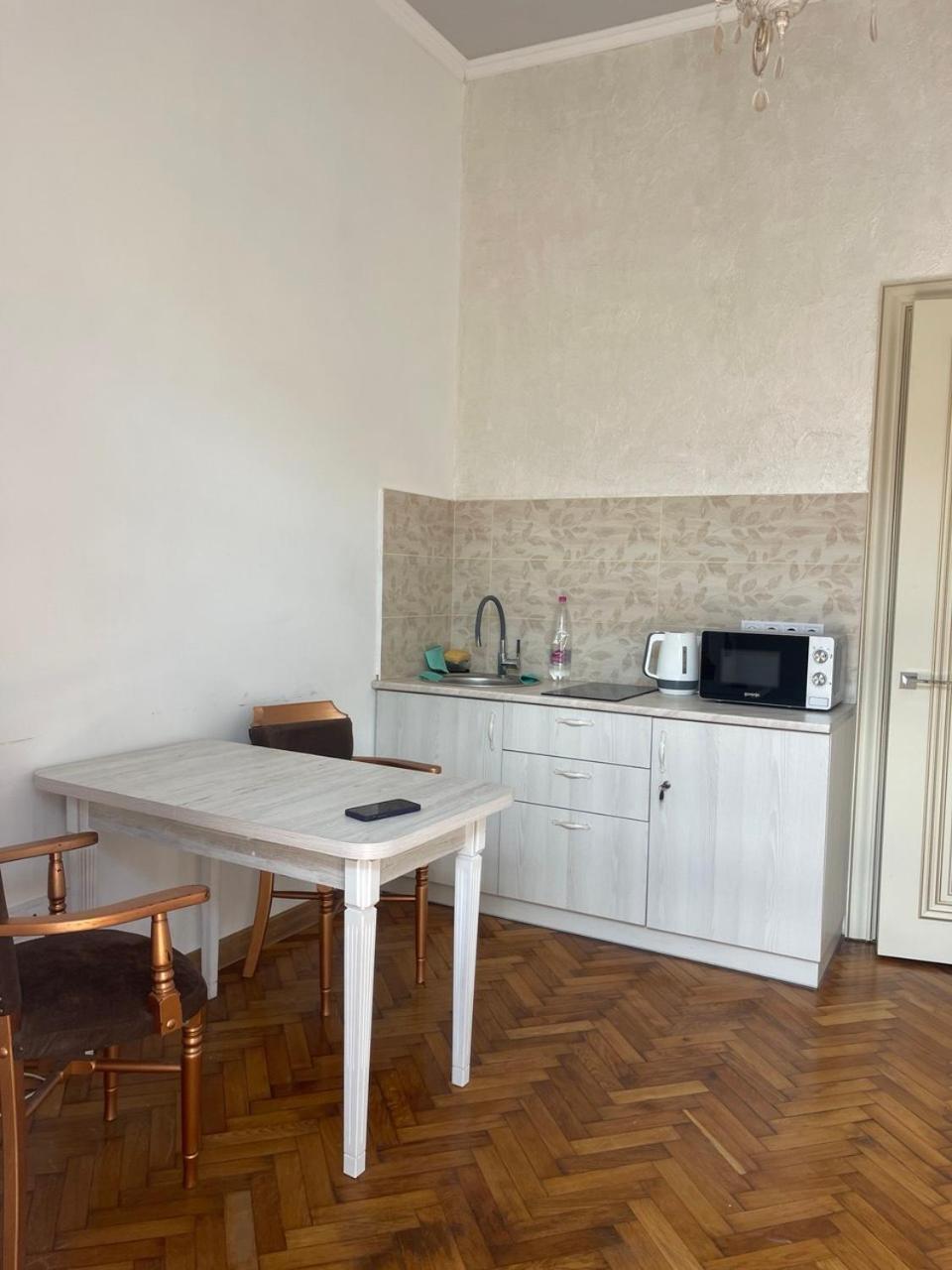 Newtone Apartment Chernivtsi Bagian luar foto