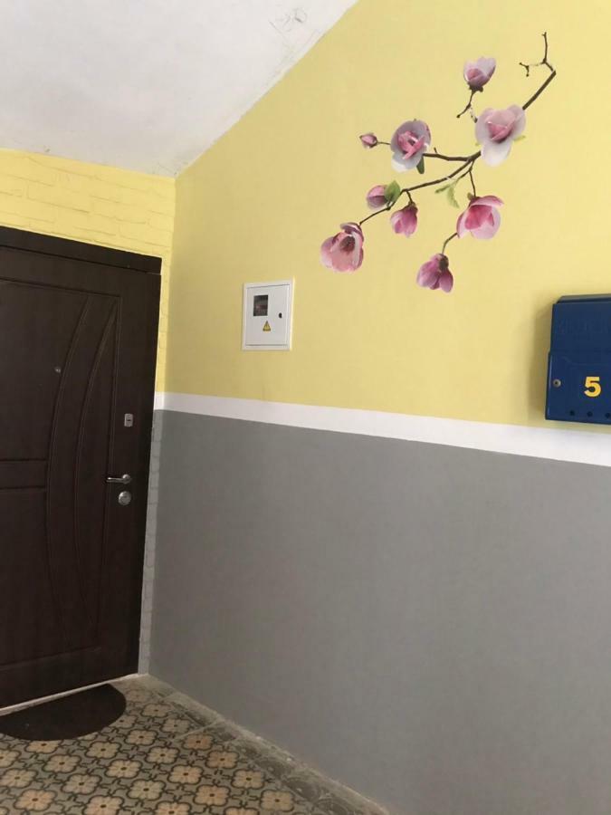 Newtone Apartment Chernivtsi Bagian luar foto
